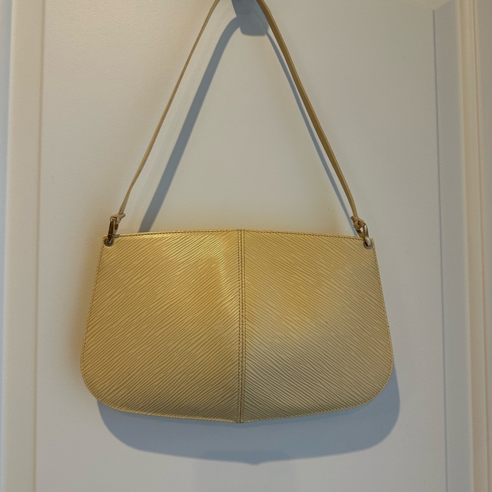 Louis Vuitton Pochette Demi Lune Epi Vanile Handbag Leather. Like New Condition.